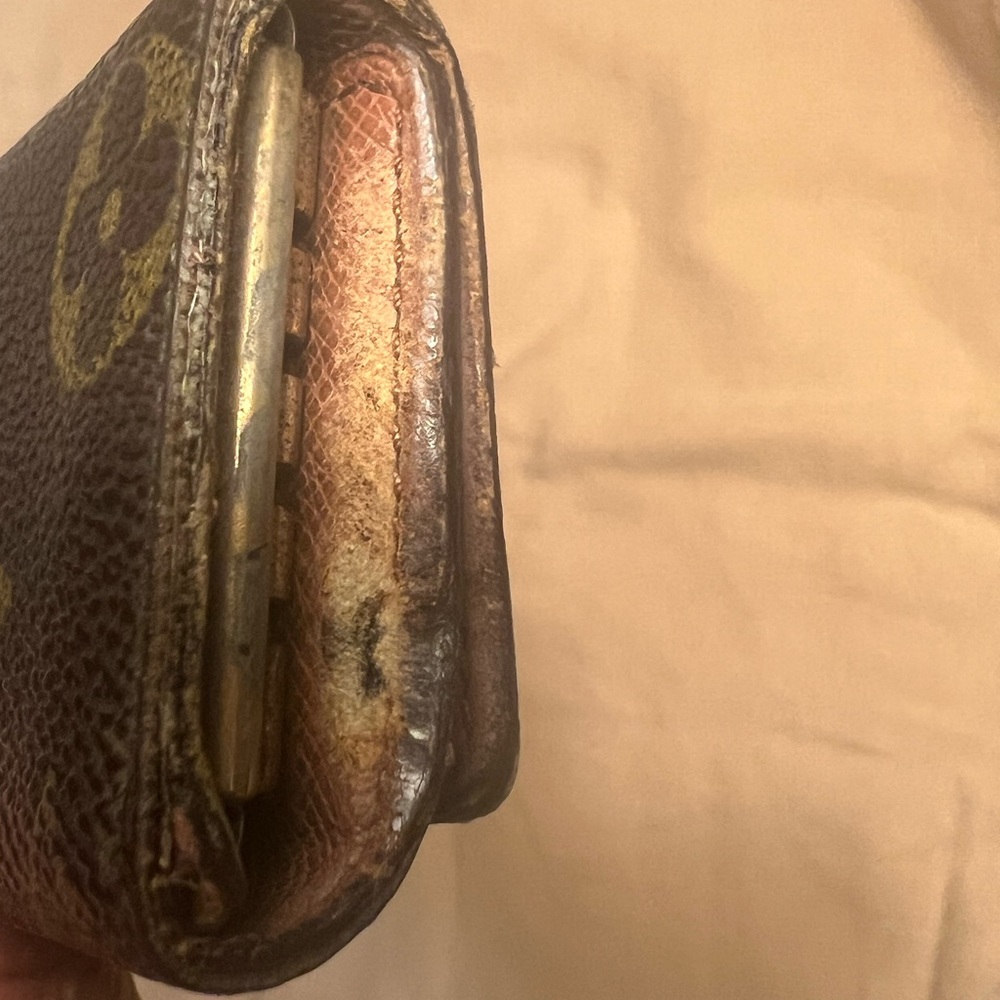 Louis Vuitton Key Case - Picture 3 of 11